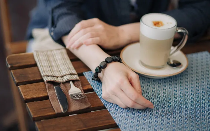 100%贴近生活的套路，咖啡厅实战把妹全攻略。