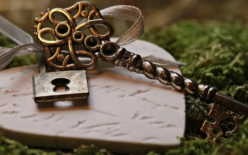 恋爱中女生劈腿了，如何挽回男友的心？