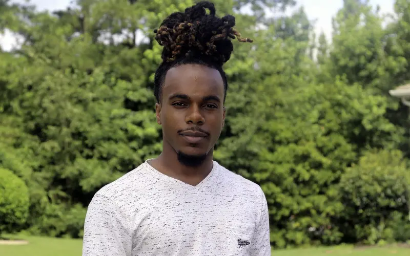 男人疯狂想念一个人，不会频繁联系，而是会……