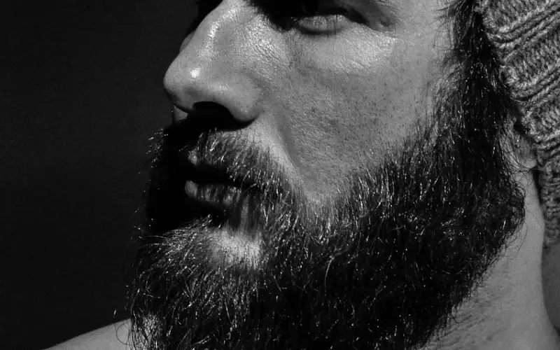 常做这几件事的男人，根本就不爱你，你又何苦低声下气呢？