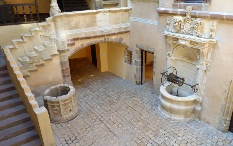 中年女人，对你动了真情，才会不由自主做这些事情