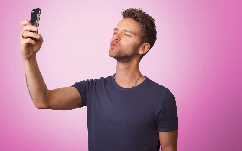 让你头皮发麻的自拍——帅到妹子抢着和我约会