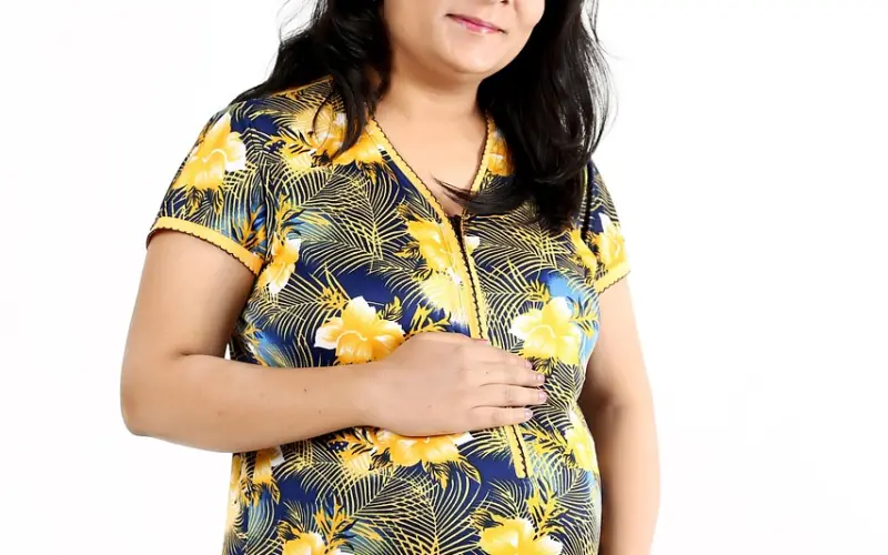 女人招蜂引蝶，水性杨花的表现，中两点婊女无疑