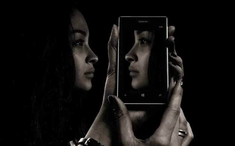 女人潜意识里希望被自己爱的男人摁在墙上强吻