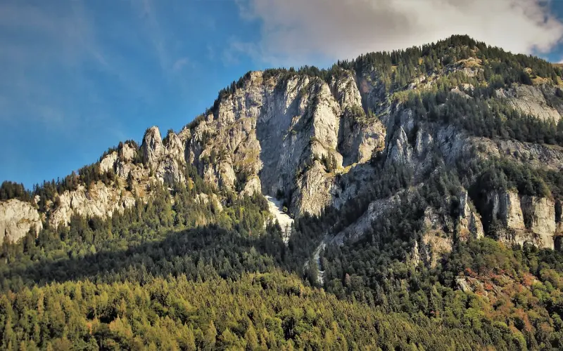 分手了，你只有吊着他，他才会再一次对你上心，并且主动要求复合