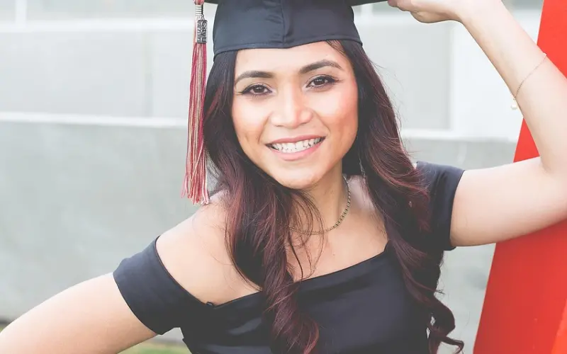 挖墙脚成功后女生还想着前任，如何防止旧情复燃？