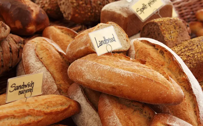 女人动情后，半推半就的4个表现，你错过几个？