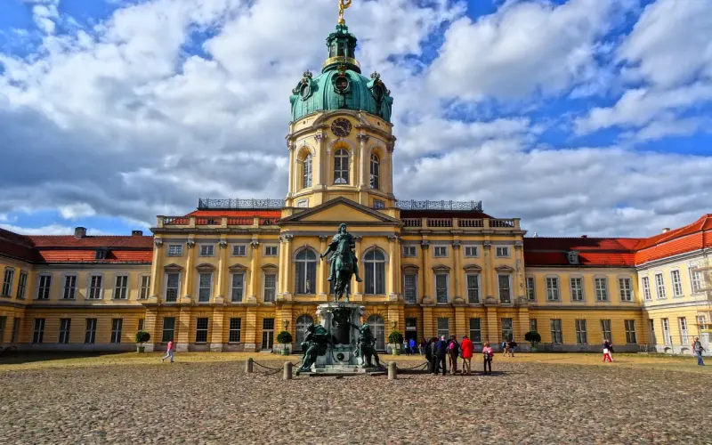 夏洛“对方正在输入中…”却迟迟不见回复？