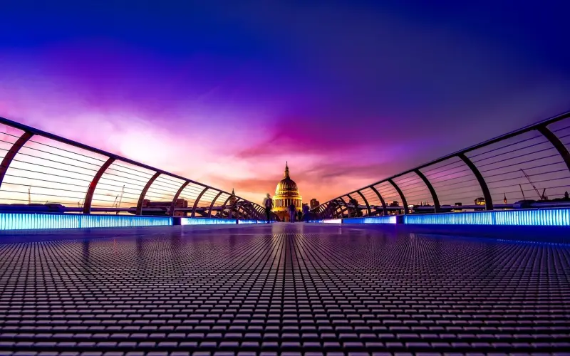 【中青视野大讲堂情感专场携手战略伙伴百合网的诸多情感专家，走进兰州啦！】