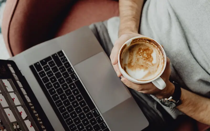 家暴渣男：男朋友打我，还应该在一起吗？