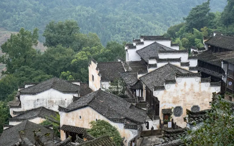 别傻了，其实他才不爱你