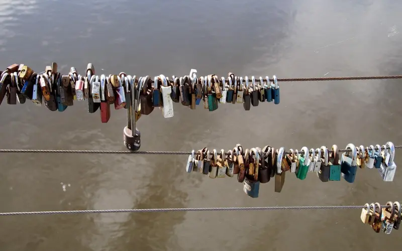 情感咨询：挽回男友过程中千万别做这两件事