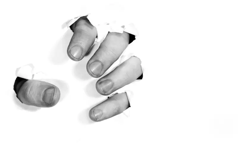 情感咨询：我高攀男友，如何防止他婚后出轨呢？