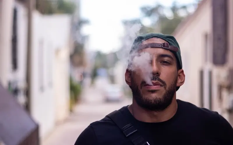 情感咨询：男朋友爸爸在家里抽烟 和男朋友好心相劝 矛盾更大