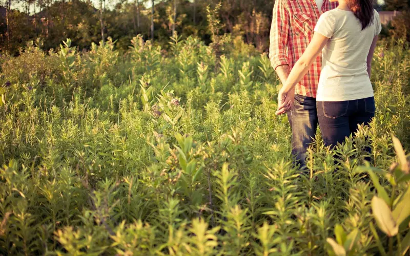 情感疑惑：出差外地遇到已婚男，到底该不该跟老公离婚追求幸福呢