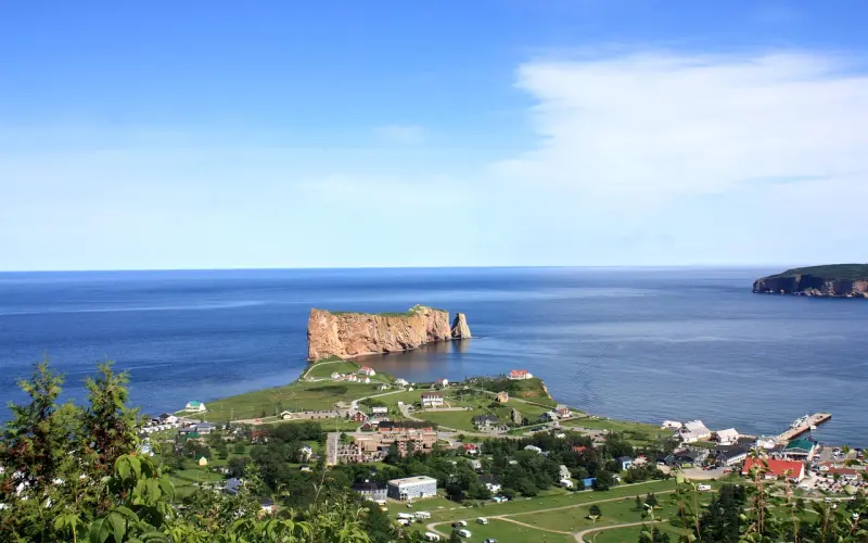 女人味儿不是香而是柔；男人味不是臭而是韧！