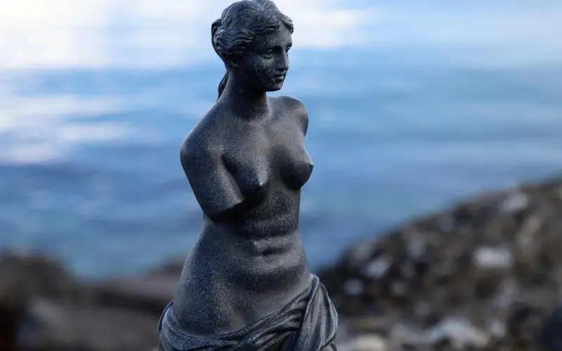 六年四次离婚受阻，婆婆竟要在法院跳楼！