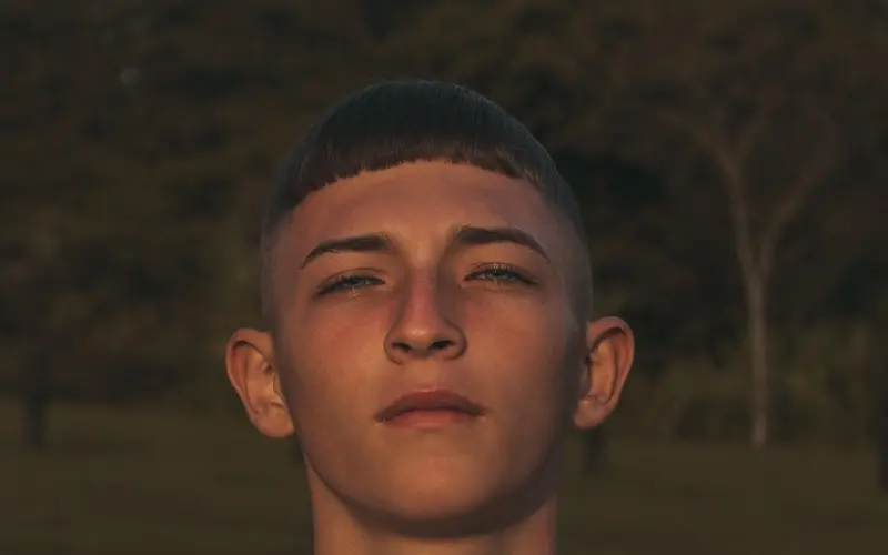 他刚刚看了我一眼，是不是就爱上我了？