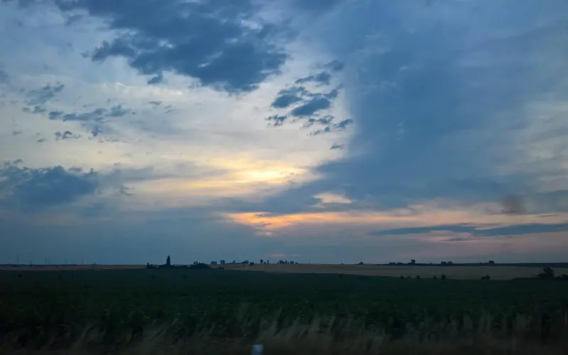 如果前任突然抱住你，你该如何挽回她？