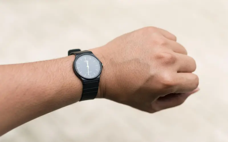 情侣间误会分的手，要如何挽回？