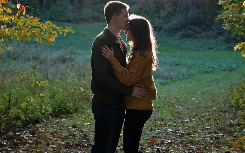 如何挽回关系中突然变冷漠的男朋友