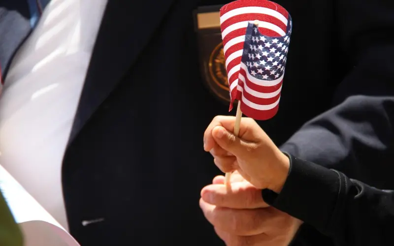 分手后和前任还是朋友，可他有了新欢，我该怎么办？丨读者来信