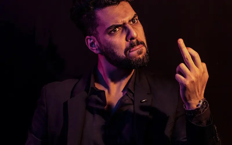 没控制住脾气把女朋友惹生气了，如何让她消消气？