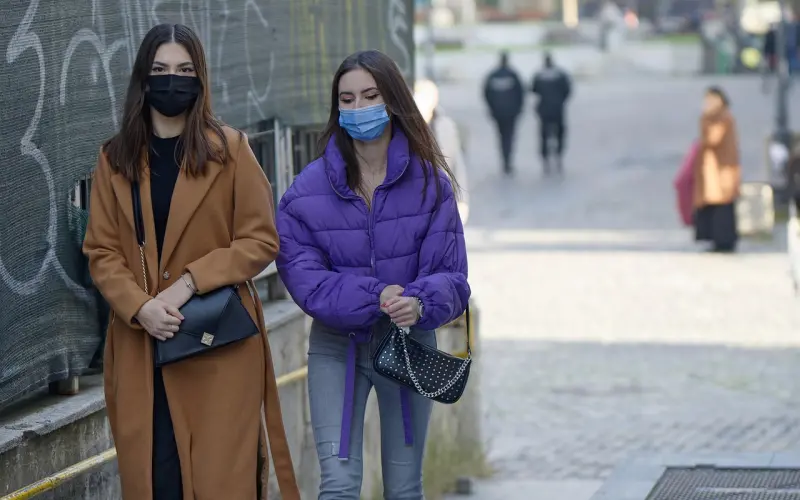 我觉得我们不像正常的恋人