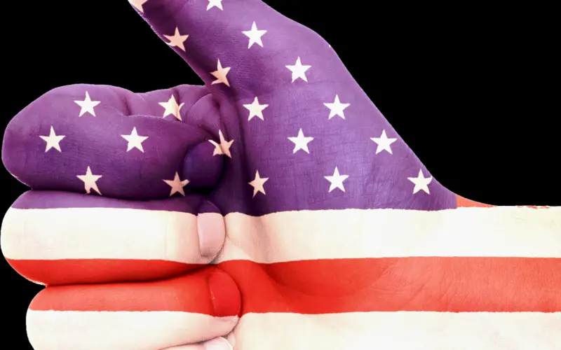 希望你能够遇到一个让你一见倾心的人，而不是权衡利弊后觉得还不错的人。