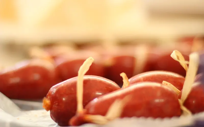 男人睡觉对你有这些动作，代表他真的爱你，你占了吗？