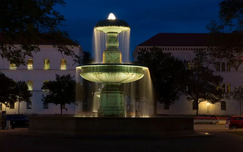 一个男人不主动联系你，是不是代表他根本就不喜欢你？