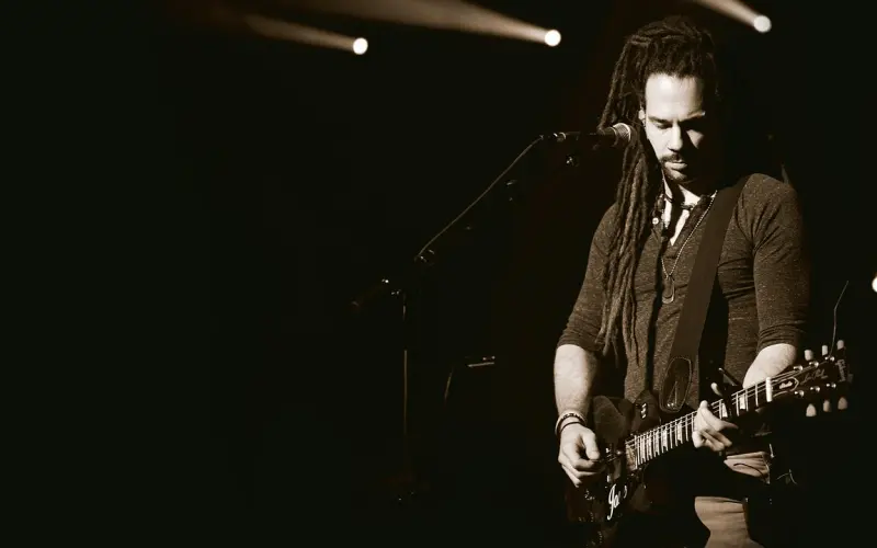 男人真正丢不下一个女人，会有的三种表现