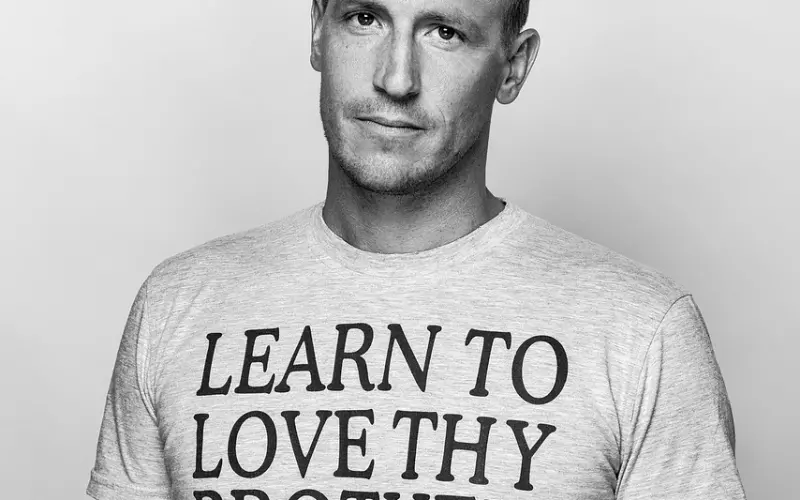 中年男人如果“吃醋生气”了，这些表现女人别不懂