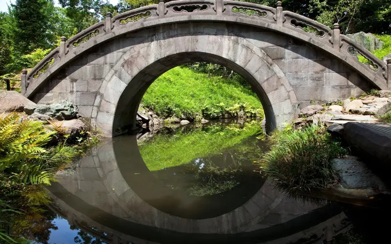 女人对你“兴趣缺缺”，会用“暗示”你的潜台词让你走！