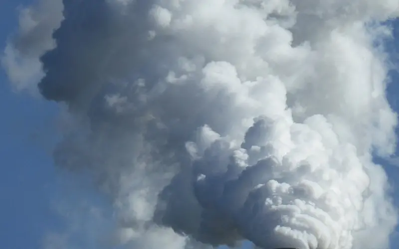 女人若是对你动情了、会从这几个地方暗示你