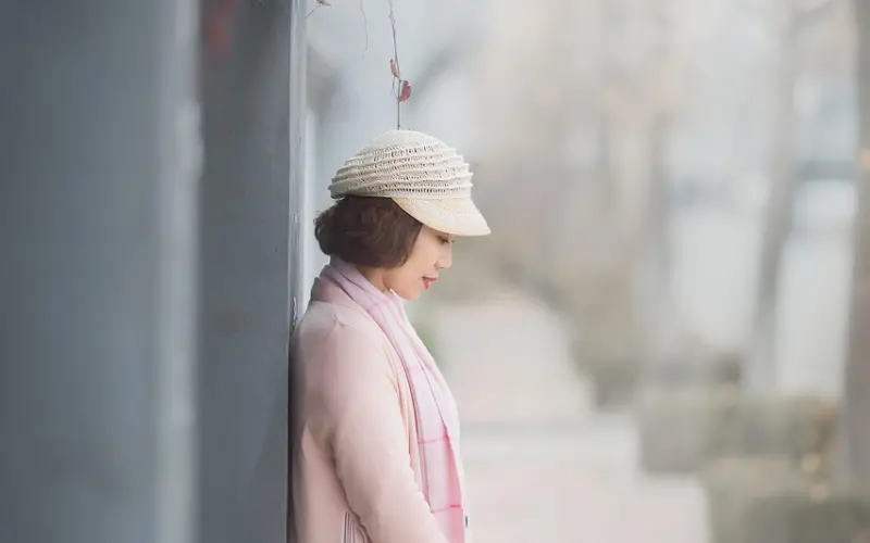 买不起限量版包包，别想和我在一起