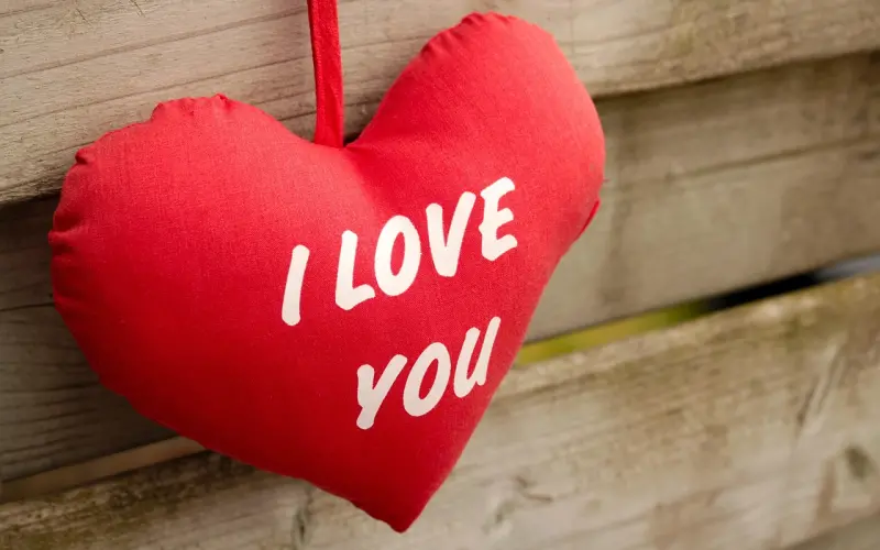 男朋友不在朋友圈秀恩爱，就是不爱你？