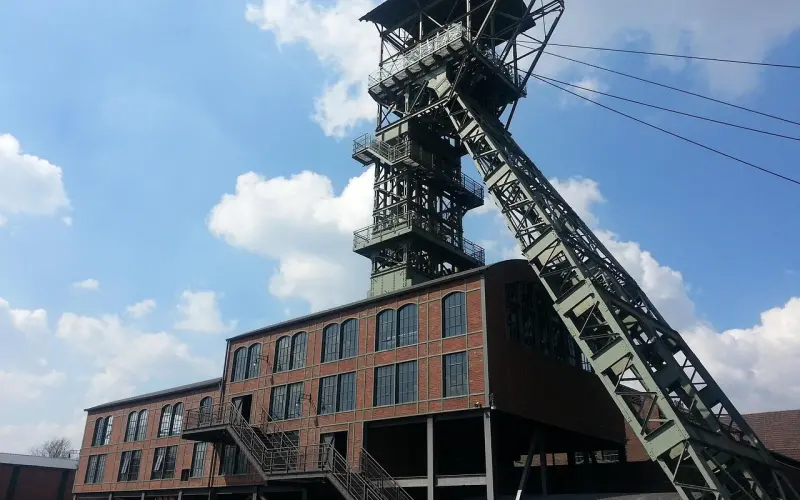 异性交往，男人私下让你触碰这3个“地方”，他多半爱你如命了