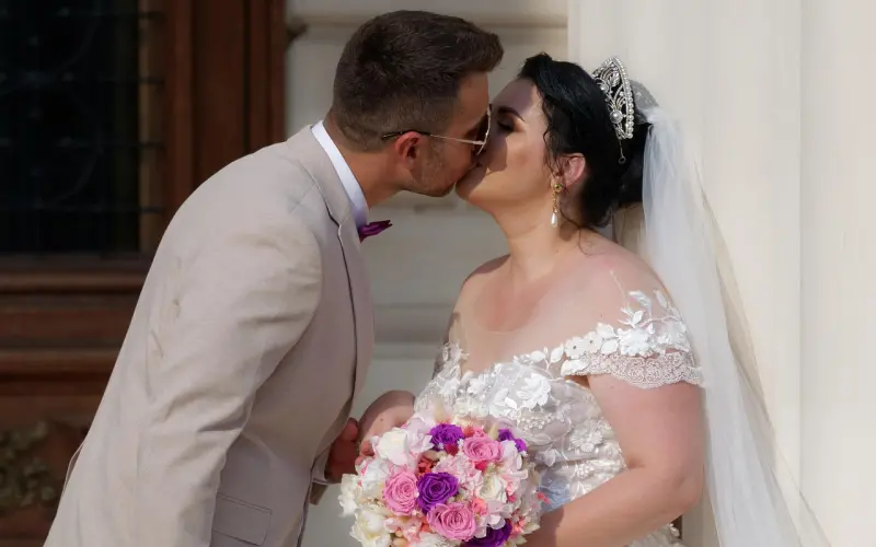 爱情中我们都是只会接吻的疯子