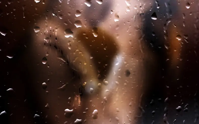 恋爱中，和男朋友接吻时，男生最喜欢你有这样的三个小动作