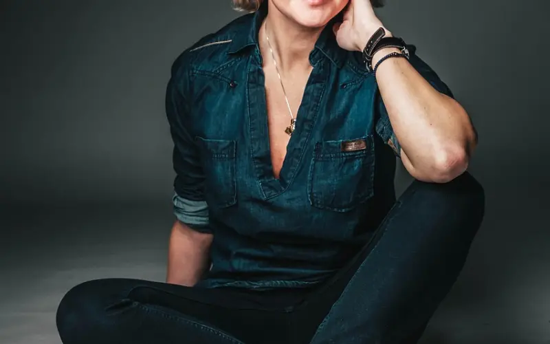 和女人相处时保持自己的底线，会更有男人魅力，女生也会更尊重你