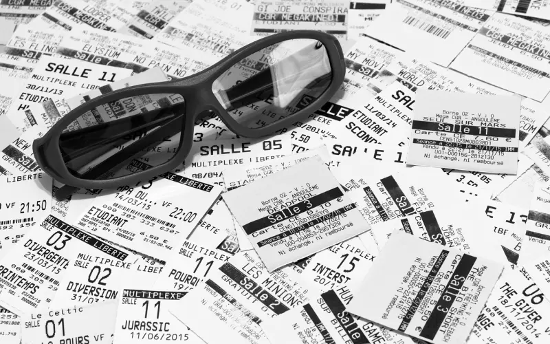 深夜送票丨《28岁未成年》电影抢先看，快来领邀请函吧！