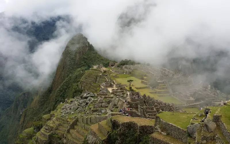 掌握这些暧昧技巧，女生主动来追你