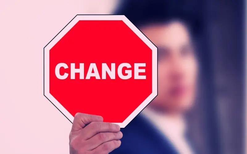 男人对女人不是真爱，还把你当成“备胎”，才会有这些表现