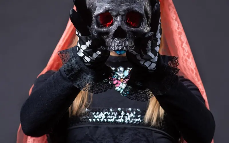 女友跟我闹分手，她说她想回到前男友身边