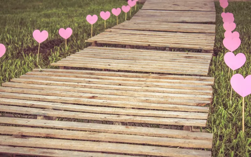 女朋友说她的心现在已经不在我这里了，我该怎么去挽回她的心