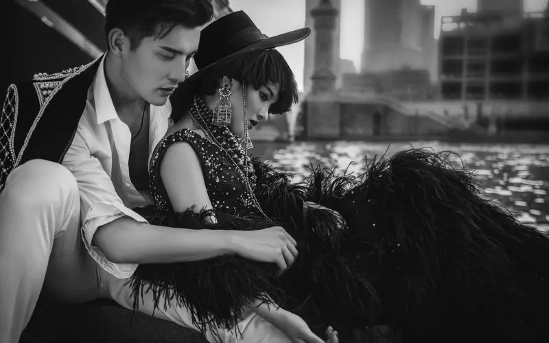 老公同时出轨了两个女人，该不该离婚？