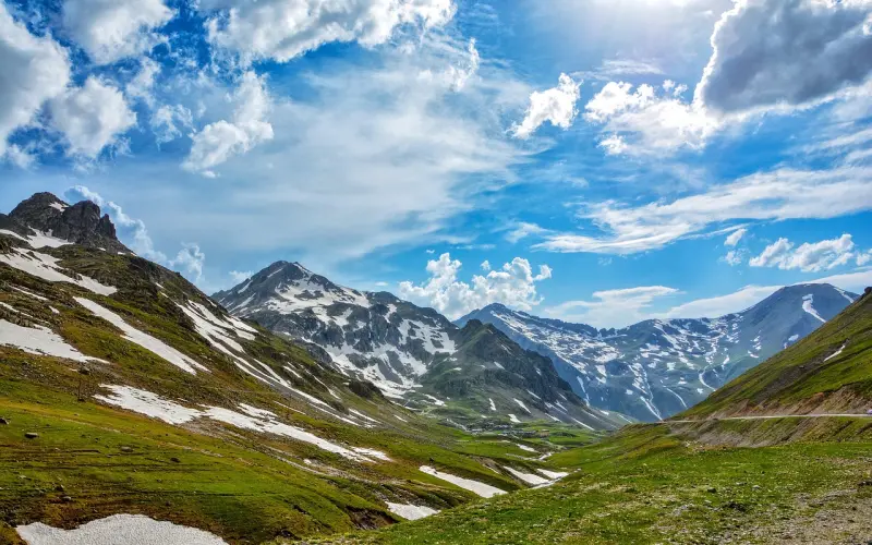 我对你的爱如滔滔江水，而你却...