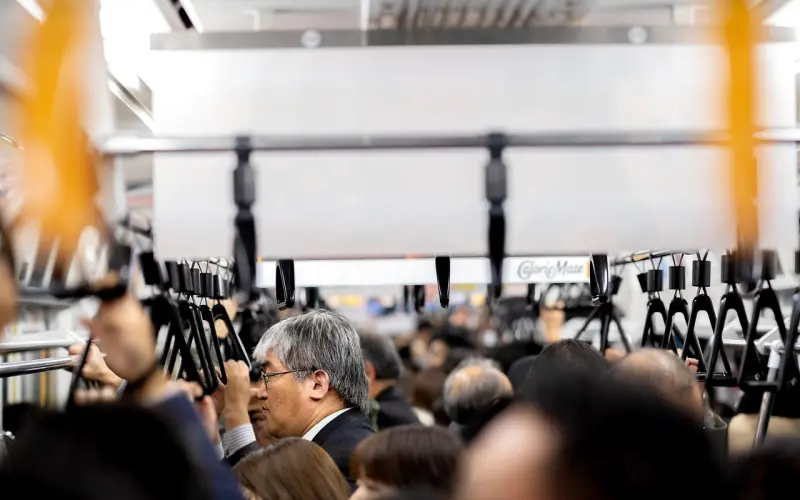 网易云热评：你后来为很多人唱七里香，却忘了让你听这首歌的是我