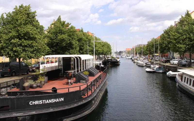 在感情里痛不欲生的人，都犯了两个错误